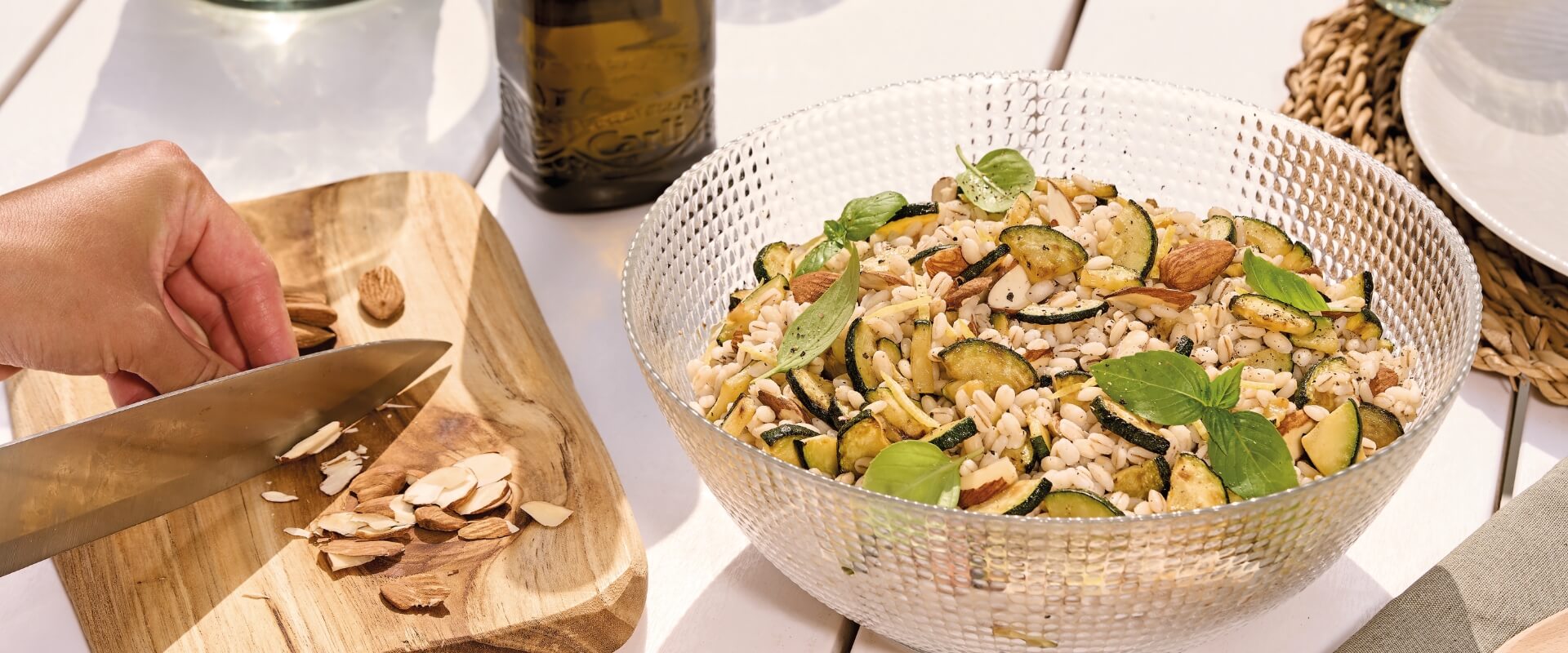 Gerstensalat mit Zucchini, Mandeln und Zitrone