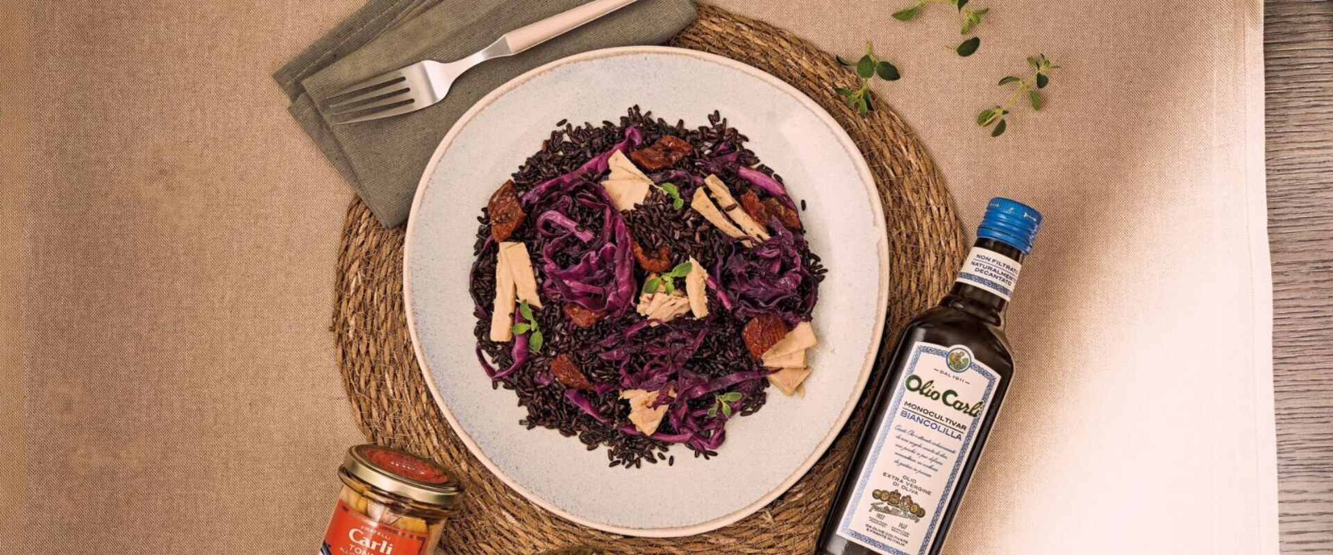 Schwarzer Reis mit Rotkohl, Thunfisch, Gemüse und Nativem Olivenöl Extra