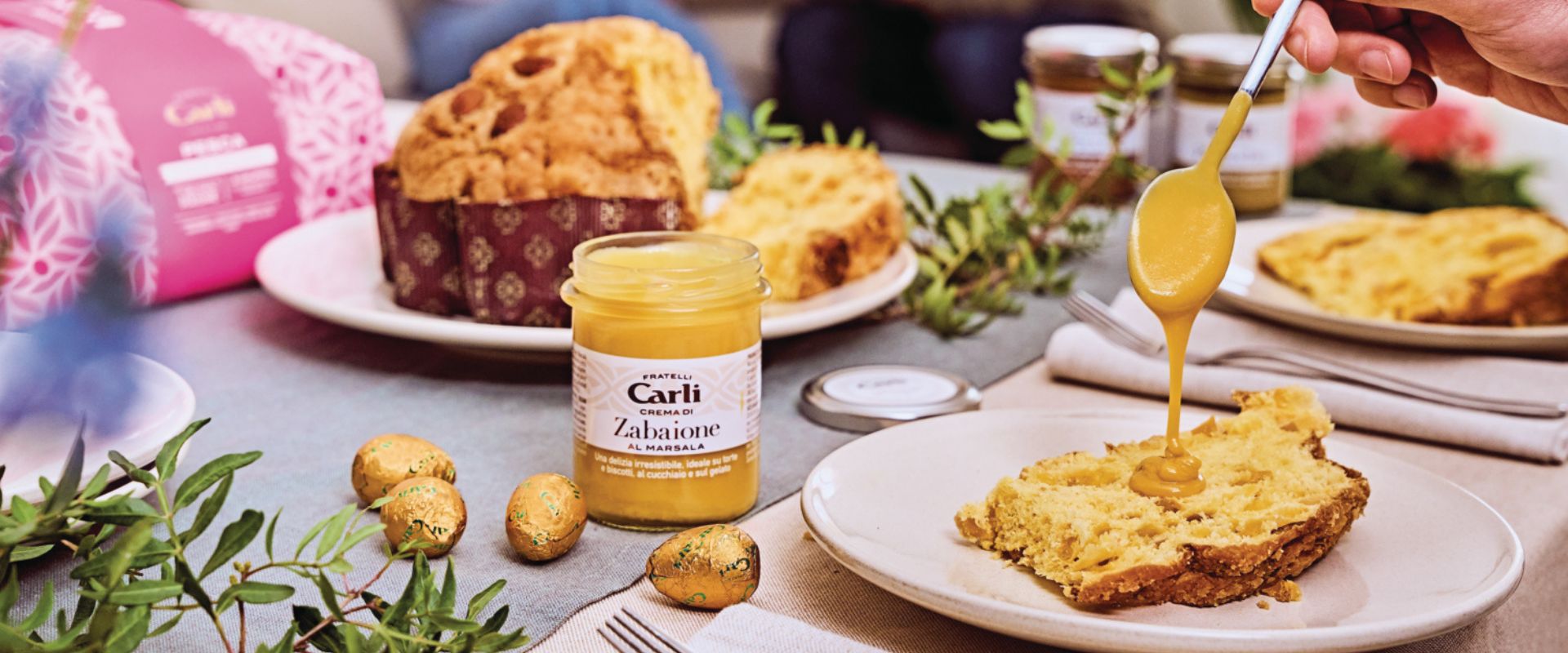 Osterblume von Fratelli Carli mit Pistazien- und Haselnusscreme als stilvolle Geschenkidee zu Ostern