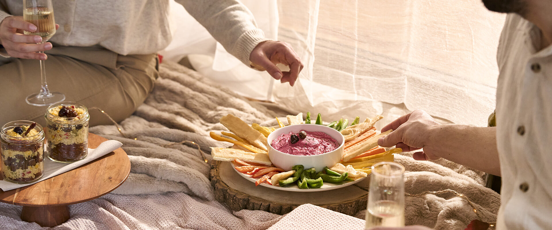 Valentinstag zu Hause: Wohnzimmer-Picknick mit Rezepten von Fratelli Carli
