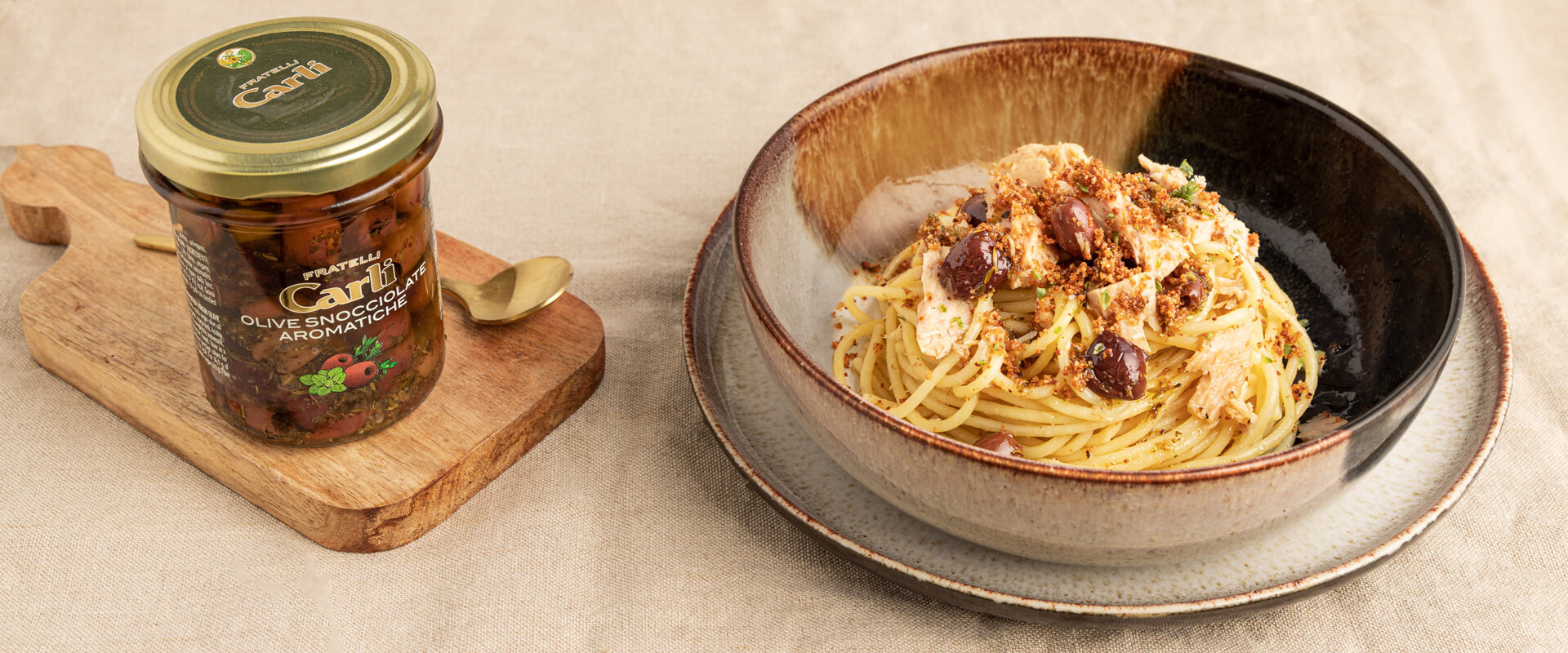 Spaghetti mit Thunfisch und Aromatischen Entsteinten Oliven