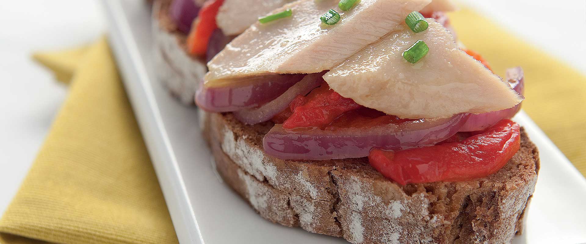 Bruschetta mit Thunfisch und Olivencreme | Fratelli Carli DE