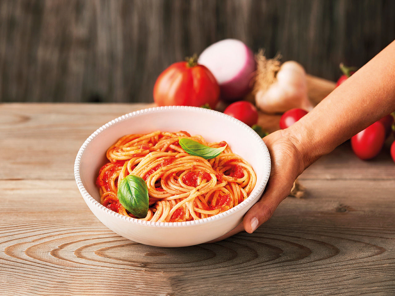 Spaghetti mit Basilikum-Tomatensauce