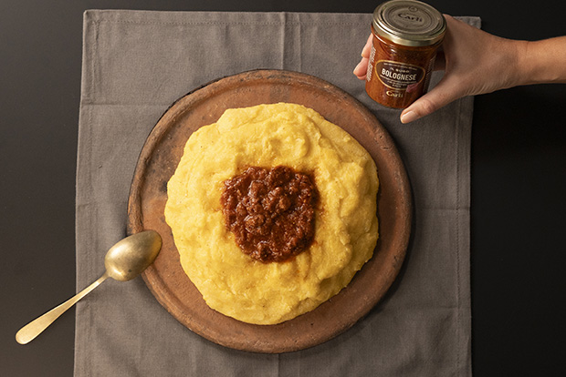 Polenta mit Bolognese-Sauce