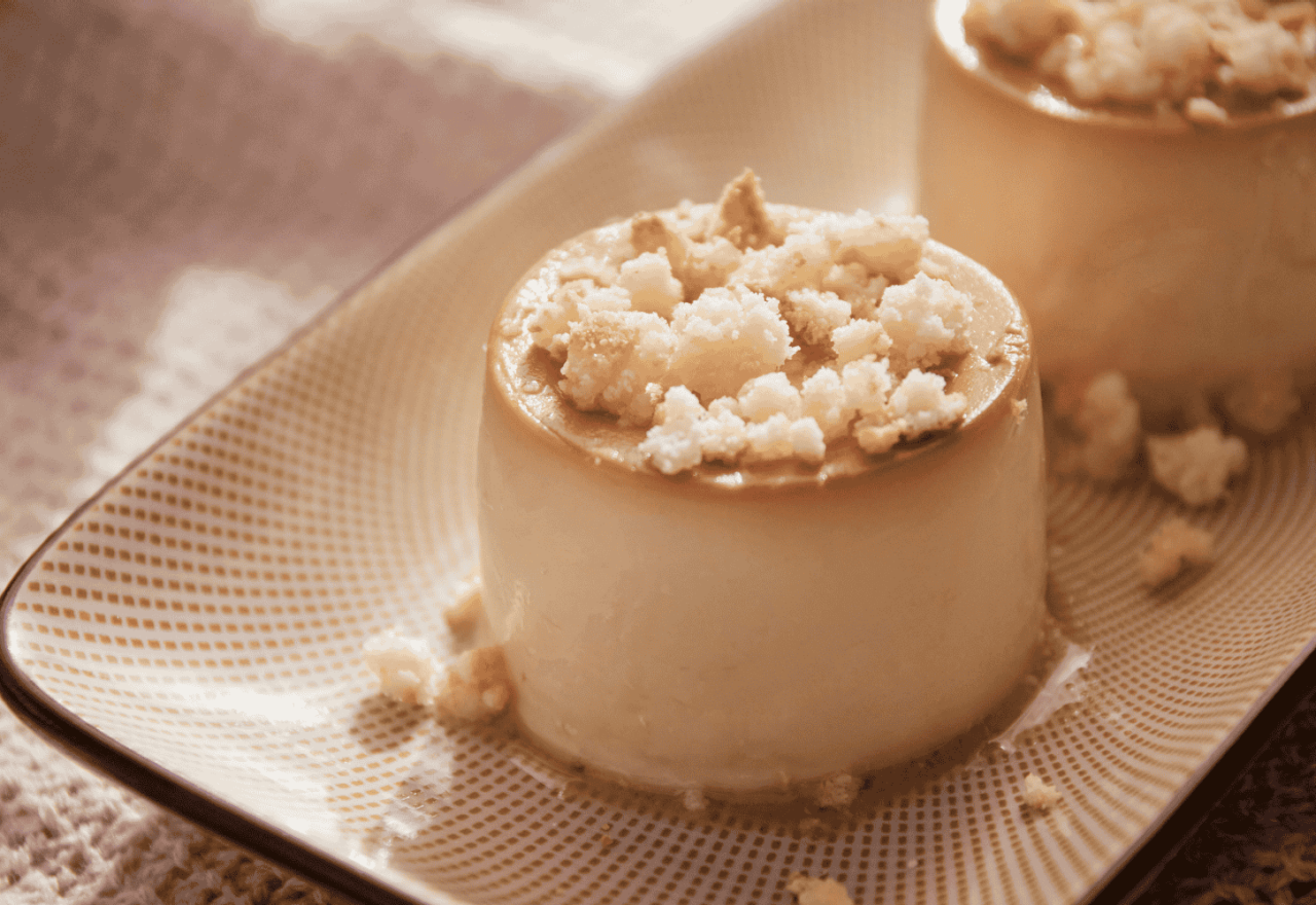 Panna cotta mit amaretti drauf