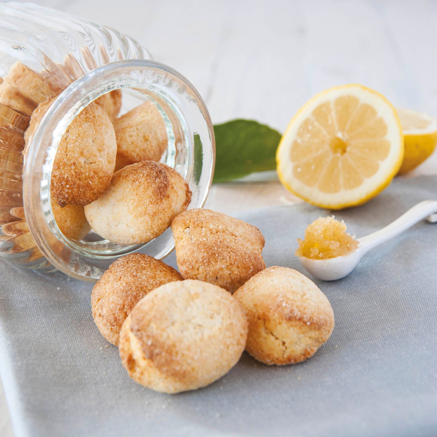 Zarte Amaretti mit Zitrone