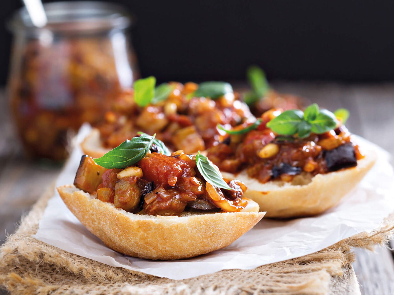 Häppchen mit Auberginensauce