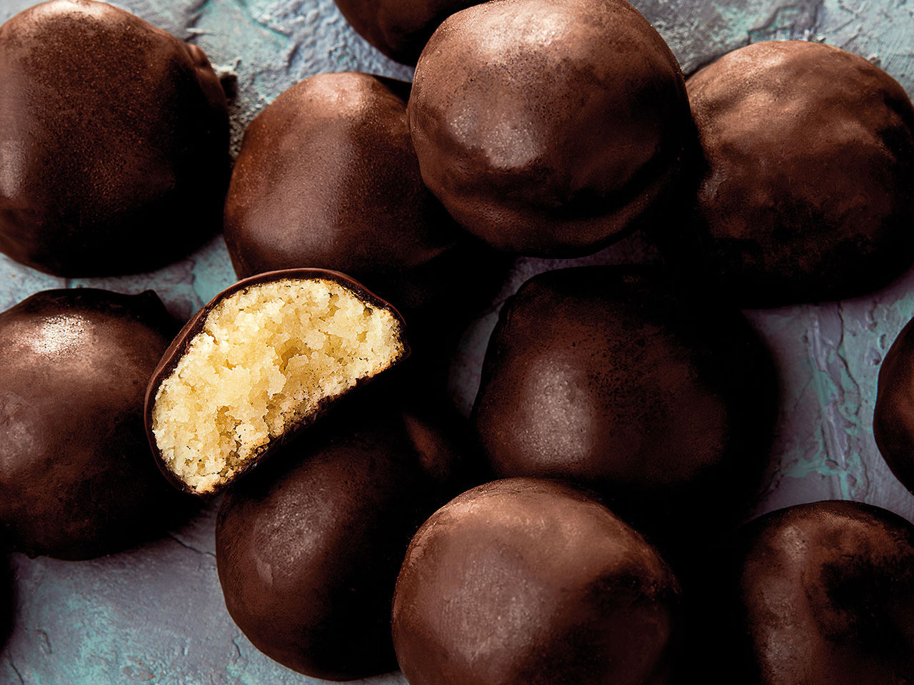 Amaretti mit Schokoladenüberzug