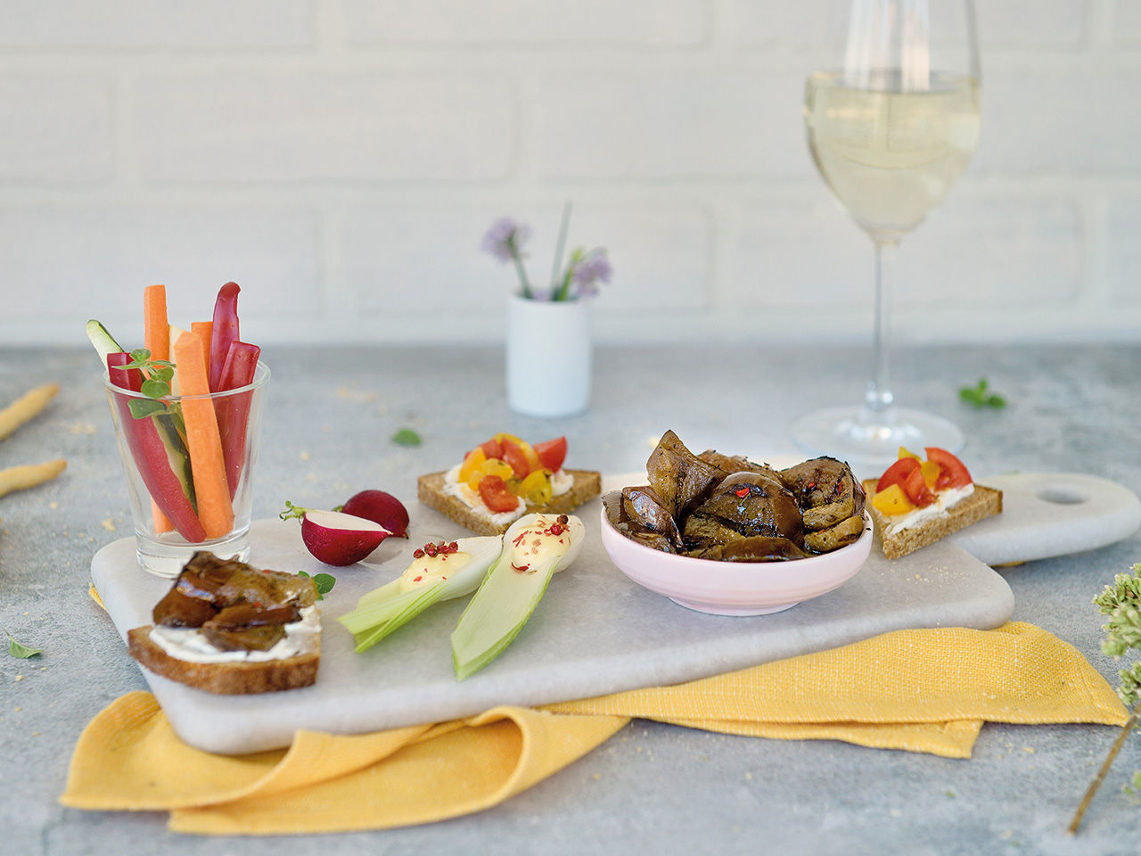 Aperitiv mit Auberginen