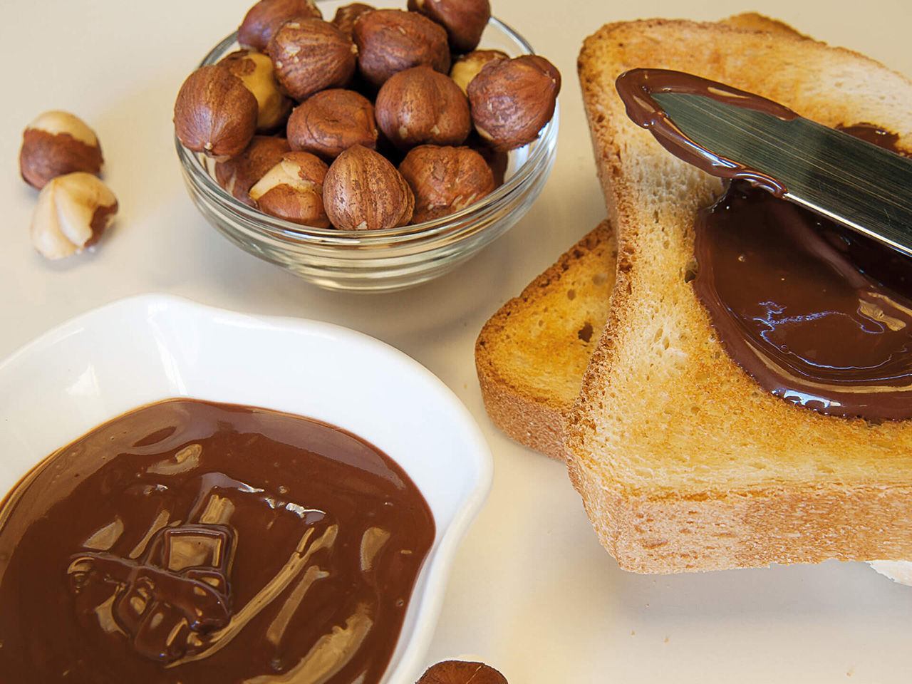 Zwieback und Haselnusscreme