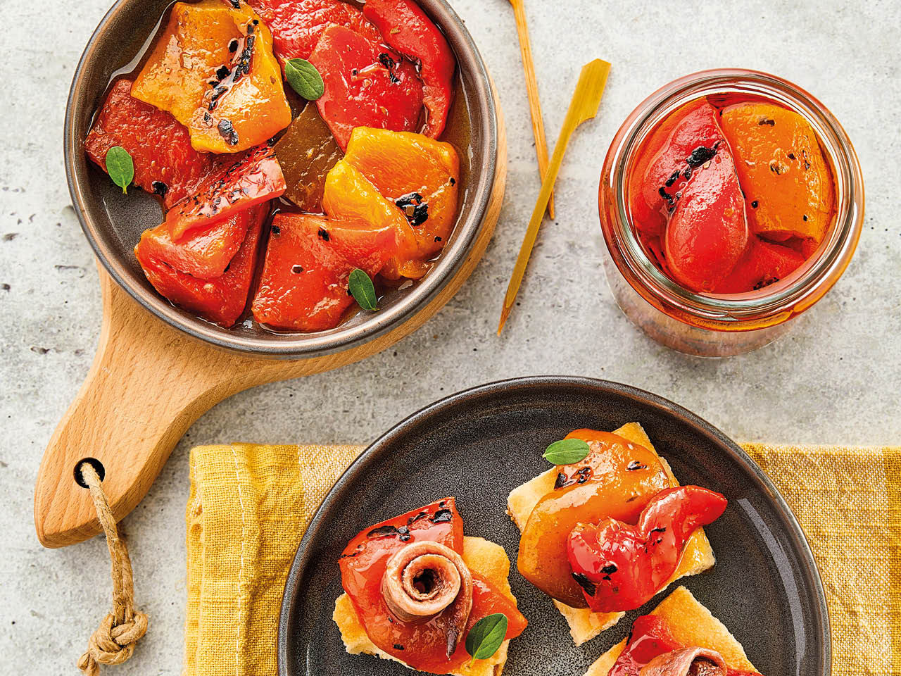 Salat mit Gegrillte Paprikashoten und Thunfisch 