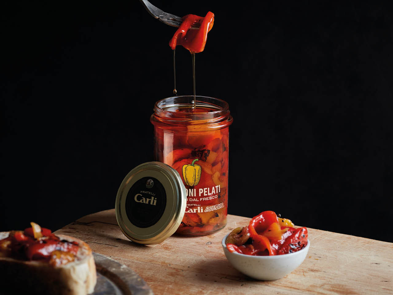 Kanapees mit Paprika und Sardellen