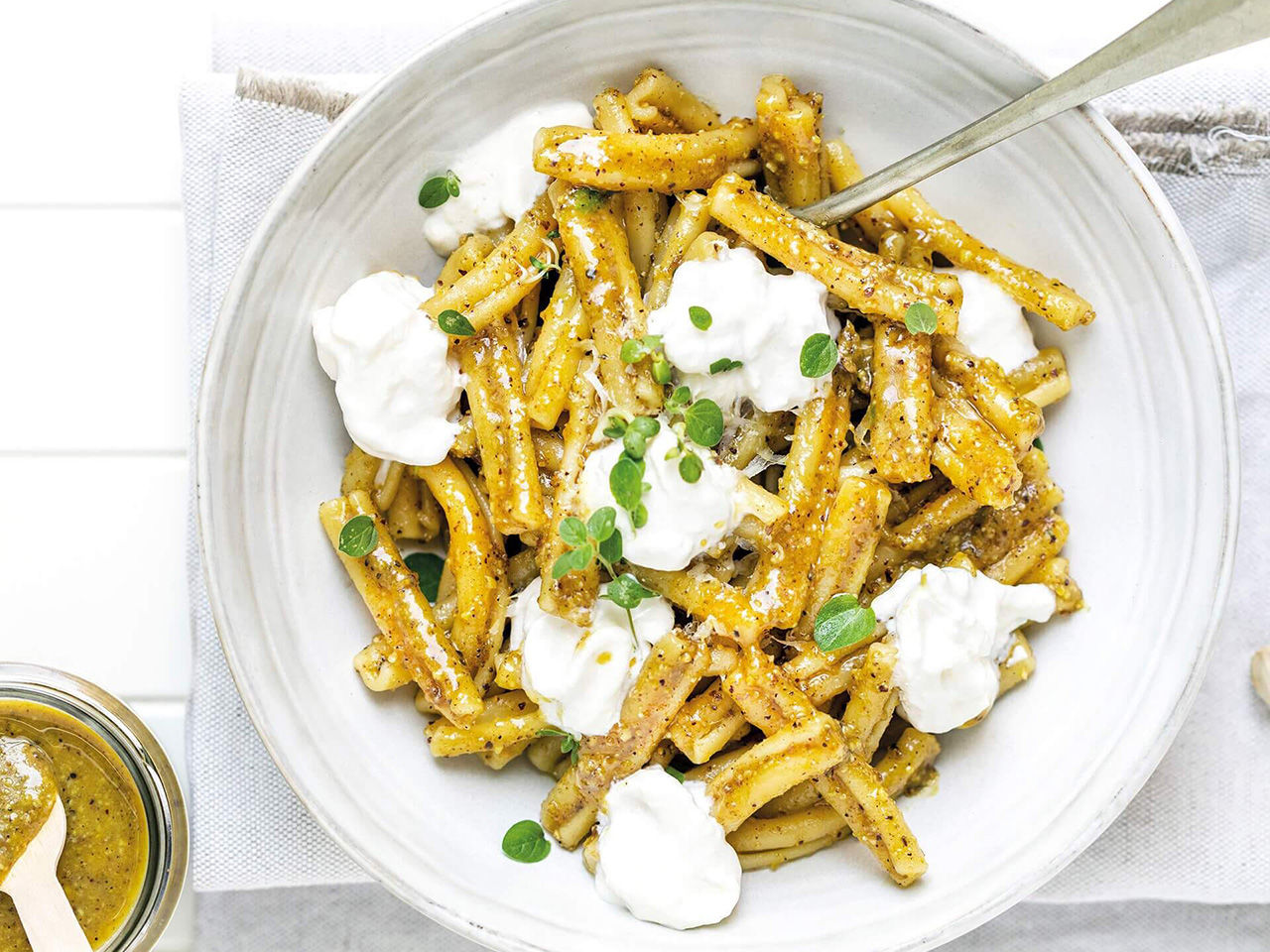 Nudeln mit Burrata und Pistazienpesto