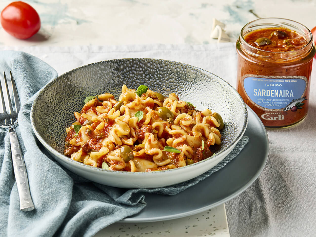 Nudeln mit Sardenaira Tomatensauce