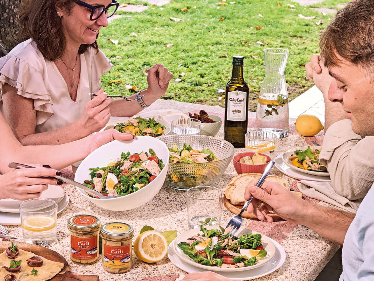 Draussen essen mit fruende