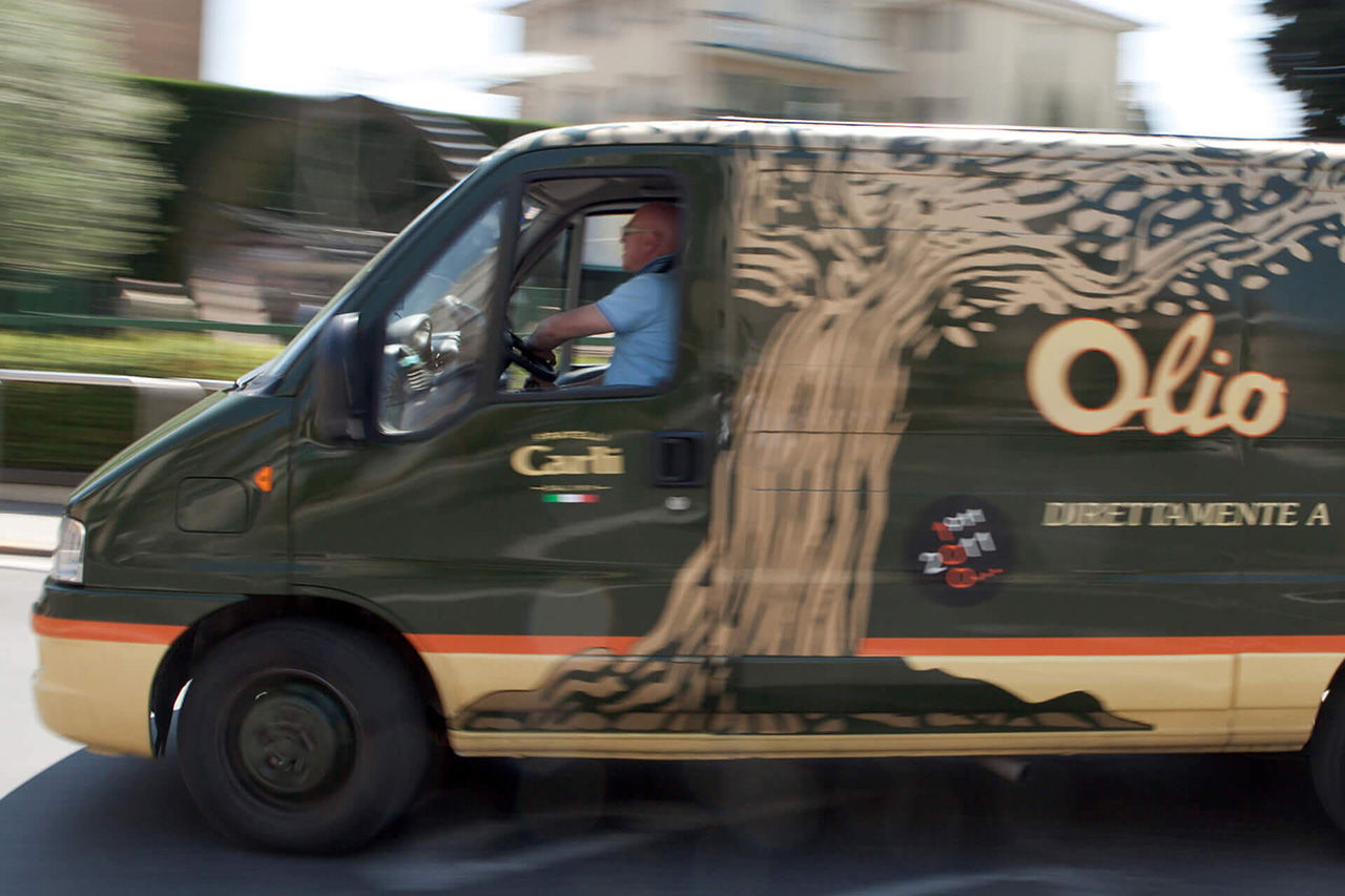 Carli Öltransporter in Bewegung 