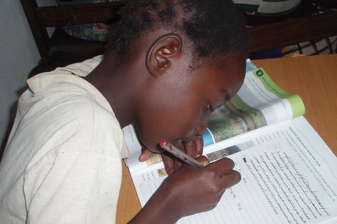 Kleines Mädchen beim Lernen